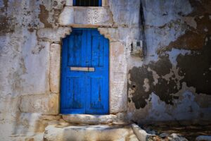 頭頂部のつむじが薄いと感じる原因と対策は？