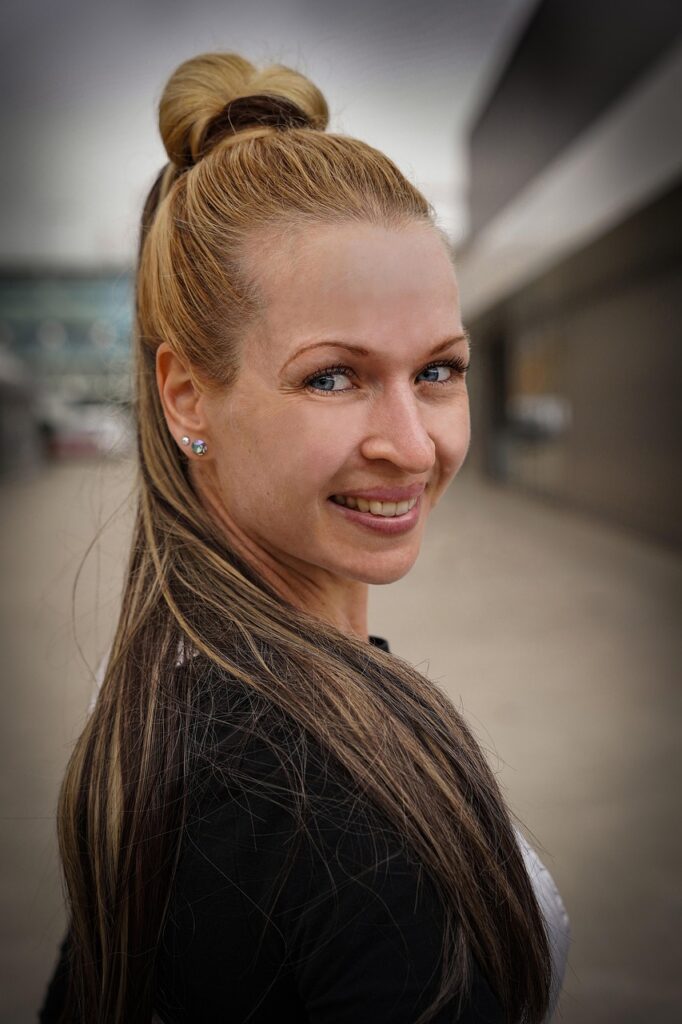 ポニーテールでつむじを隠す方法は？