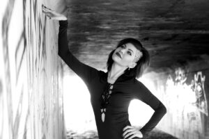 髪の毛の分け目が薄い原因と改善方法は？