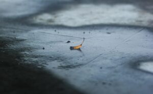 つむじが目立つ髪型をカバーするスタイリング方法は？