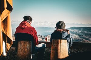 つむじハゲを冬に帽子でカバーする静電気対策は？