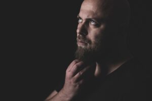 つむじハゲを隠すアイシャドウの代用方法は？