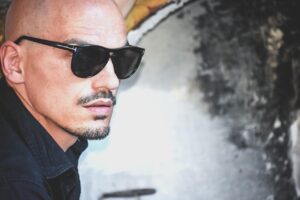 つむじハゲを内巻きで隠す効果的なヘアスタイルは？