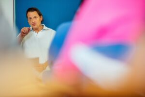 つむじの薄毛を一瞬でふんわり見せるセットの使い方は？